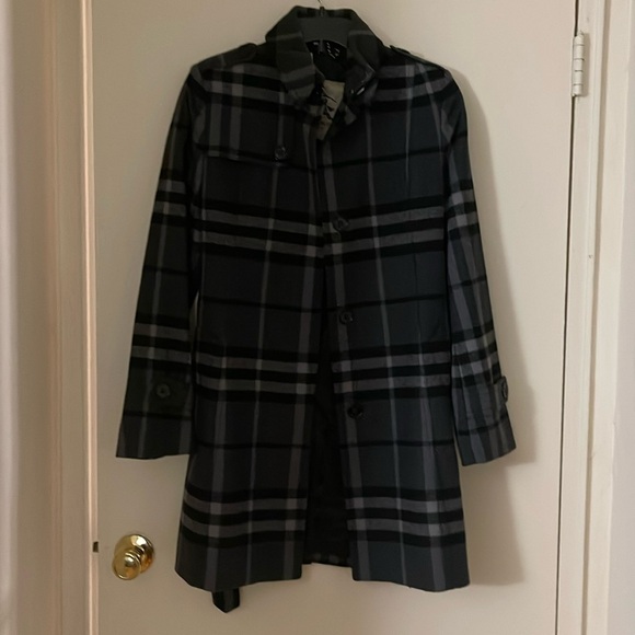 Burberry Jacket with belt - Picture 1 of 4